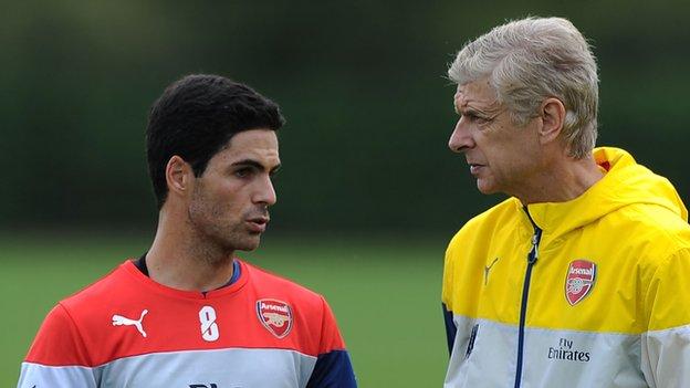 Mikel Arteta as a player speaks to then Arsenal boss Arsene Wenger