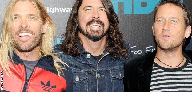 Chris Shiflett (r) with fellow Foo Fighters Taylor Hawkins and Dave Grohl. There are six men in the band in total
