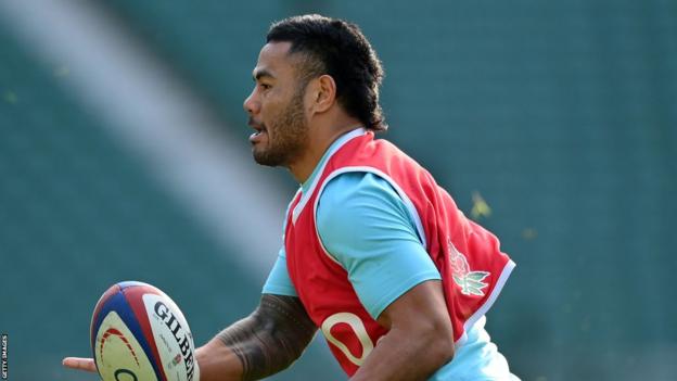 Manu Tuilagi during England training