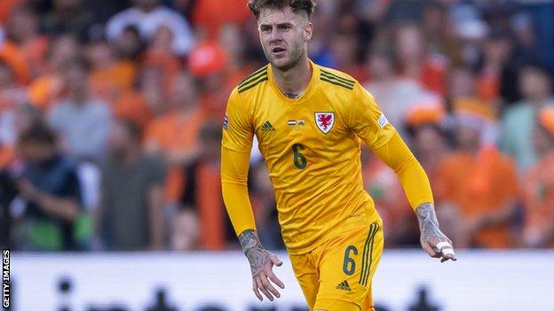 Joe Rodon: Leeds United sign Tottenham Hotspur defender on loan - BBC Sport