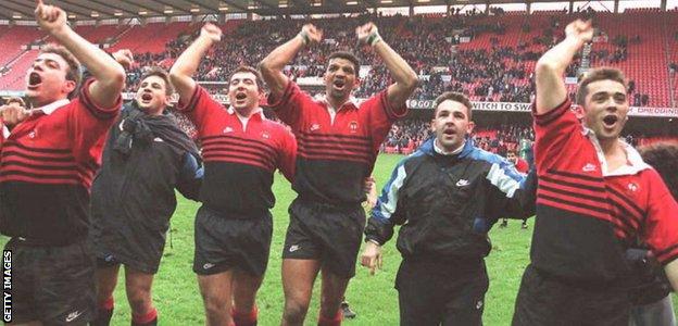 Toulouse, including Castaignede (far right) and Ntamack (third from right), celebrate their victory