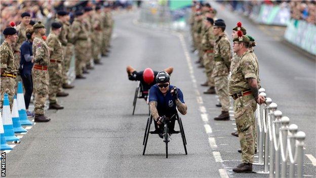 David Weir wins the Great North Run men's wheelchair race