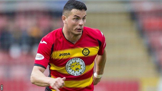 Gary Miller in action for Partick Thistle