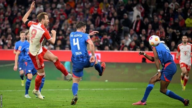 Bayern Munich's Harry Kane scores the winning goal in stoppage time against RB Leizpig