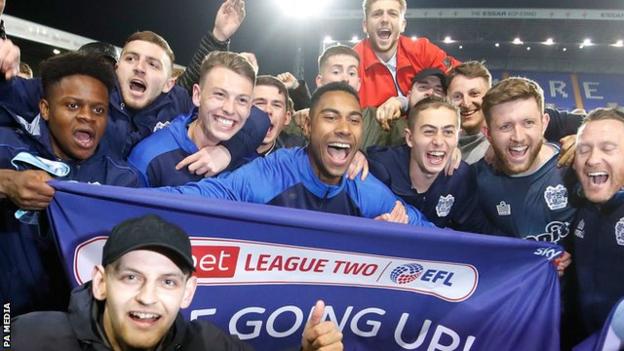 URGENTE! O Bury, da League One, que se - Bate Bola Inglês