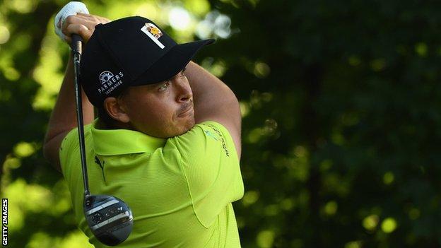 Rickie Fowler sets early pace at US PGA Championship