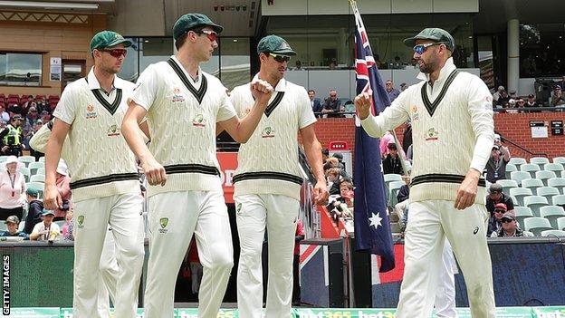 Australia cricket team with Alinta sponsor on jerseys