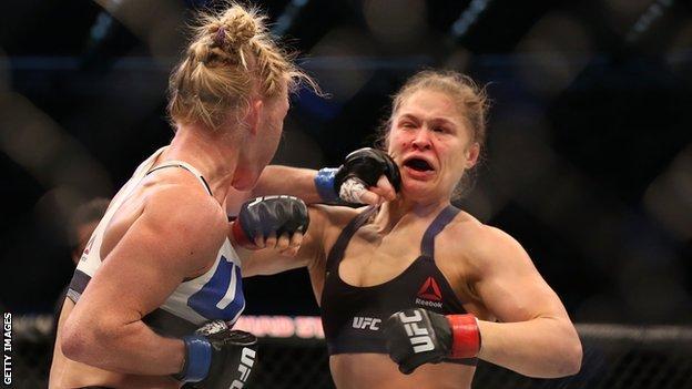 Ronda Rousey is knocked out by Holly Holm in UFC title fight - Los