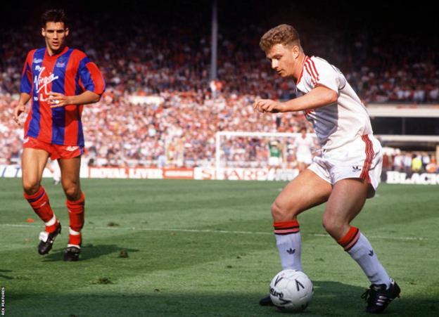 Manchester United's Mark Robins in action during the 1990 FA Cup final against Crystal Palace