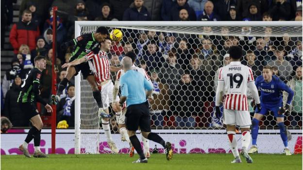Joao Pedro scores a header