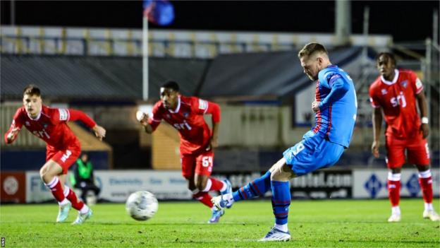 Inverness 0-0 Dunfermline: Billy Mckay misses penalty in draw - BBC Sport