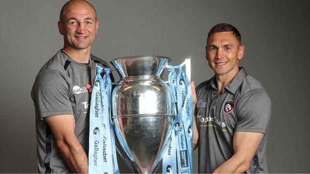 Steve Borthwick and Kevin Sinfield with the Premiership trophy