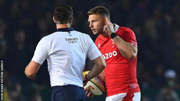 Dan Biggar in conversation with Georgian referee Nika Amashukeli