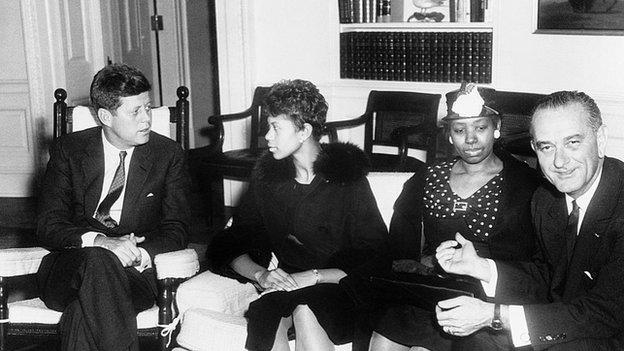 US President John F Kennedy talking with Wilma Rudolph, her mother, and Vice President Lyndon Johnson in 1961.
