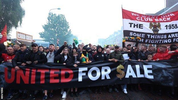 Fans march to Old Trafford in protest against the club's ownership