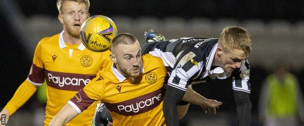 Motherwell's Allan Campbell and St Mirren's Cammy MacPherson