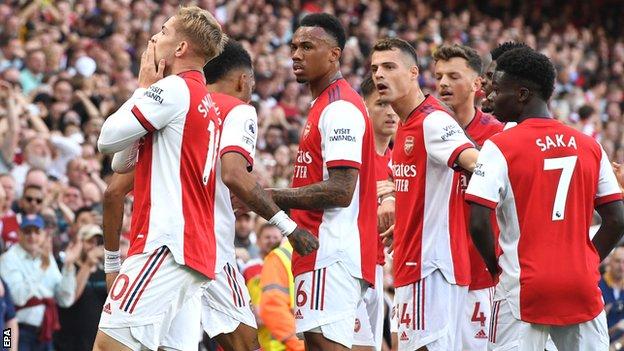 Emile Smith Rowe celebrates