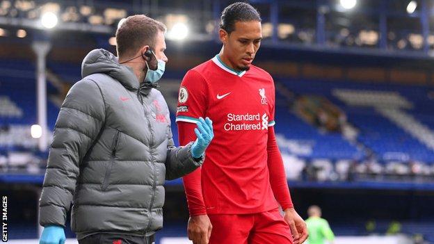 Virgil van Dijk leaves the pitch after sustaining an injury against Everton