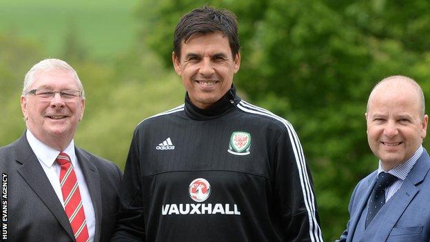 FAW president David Griffiths (left) and chief executive Jonathan Ford (right) with Chris Coleman after it was announced that he would continue as Wales manager in May 2016