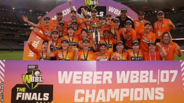 Perth Scorchers lift trophy after winning final against Adelaide Strikers