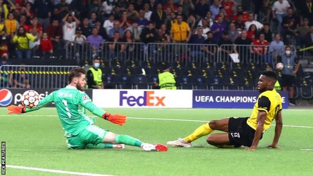 Jordan Siebatcheu scores the winner for Young Boys against Manchester United