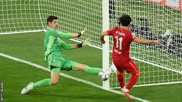 Thibaut Courtois saves from Mohamed Salah