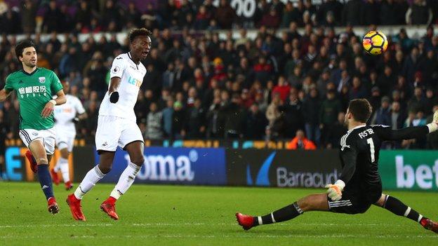 Tammy Abraham missed when one-on-one with the goalkeeper in injury time