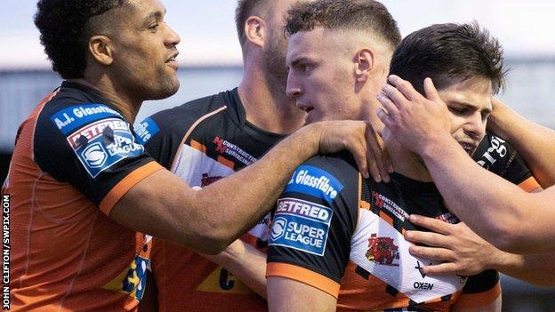 Super League: Castleford Tigers 14-8 Leeds Rhinos - Bureta Faraimo's double  gives home side first win - BBC Sport