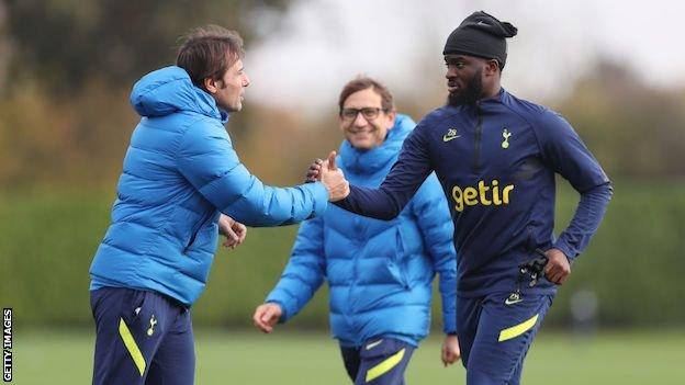 Antonio Conte greets Tanguy Ndombele