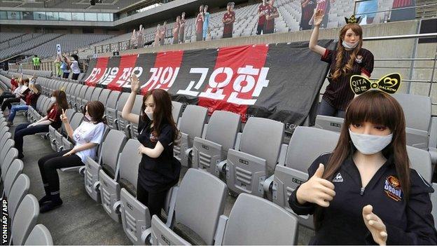 Some of the "premium mannequins" at FC Seoul's match