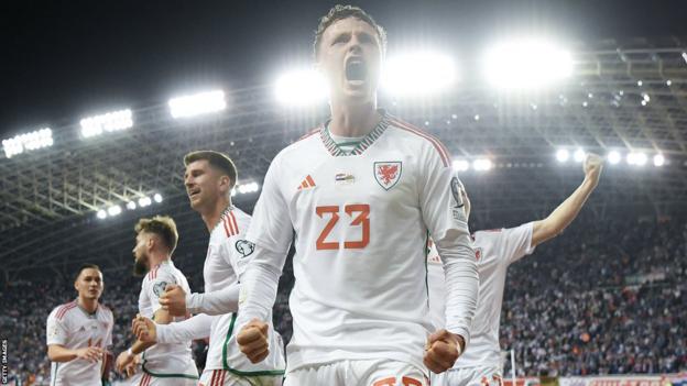 Nathan Broadhead celebrates Wales' equalizer in Croatia