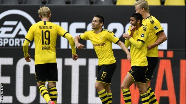 Borussia Dortmund players celebrate by bumping elbows