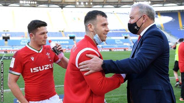 Wayne Pivac (R) with Gareth Davies