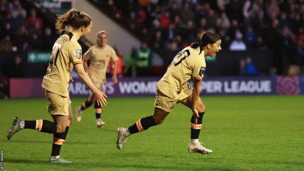 Sam Kerr feirer målet sitt