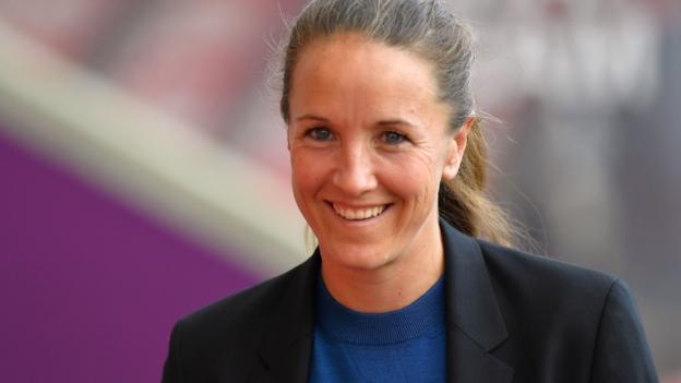 Casey Stoney: How boxing helped Man Utd Women to brink of promotion - BBC Sport