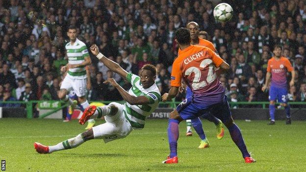 Moussa Dembele scores