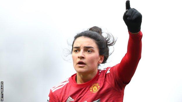 Jess Sigsworth: el Leicester City ficha al delantero del Manchester United para la primera temporada de la Superliga femenina 74 Jess Sigsworth en acción para el Manchester United Women
