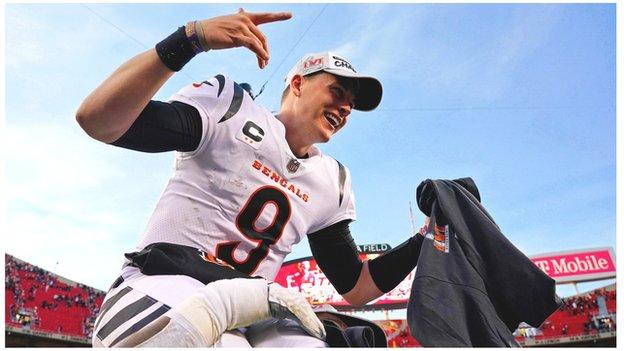Joe Burrow celebrates