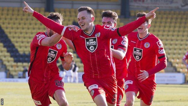 St Mirren players celebrating