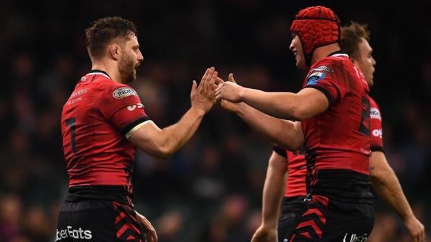 Thomas Young celebrates try with James Botham