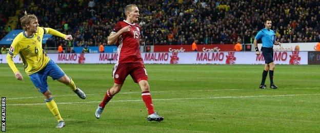 Emil Forsberg scores for Sweden