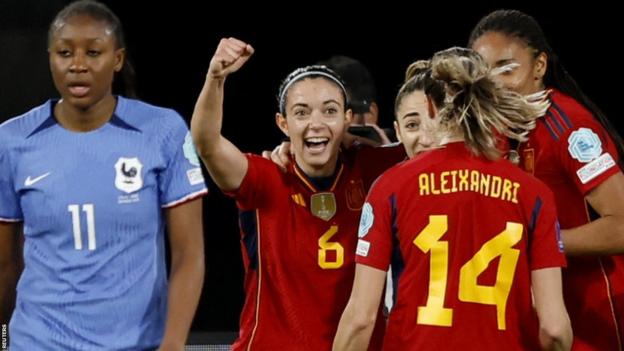Aitana Bonmati celebrates