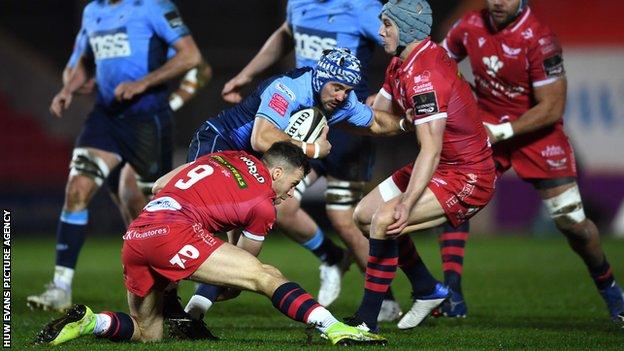 Matthew Morgan takes on Jonathan Davies and Gareth Davies