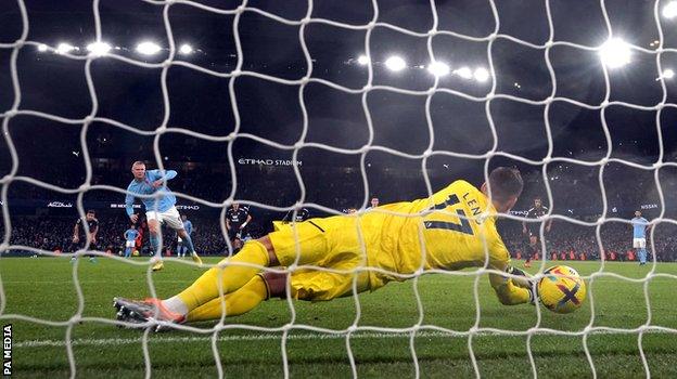 Erling Haaland scores Manchester City's winner against Fulham