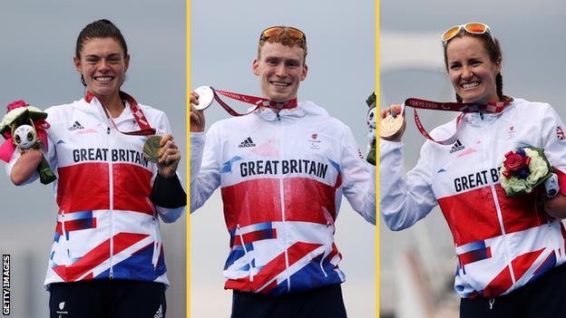 GB triathletes Lauren Steadman (left), George Peasgood (centre) and Claire Cashmore (right) with their Paralympic medals in Tokyo