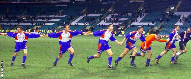 Inverness Caley Thistle players celebrate at Celtic Park