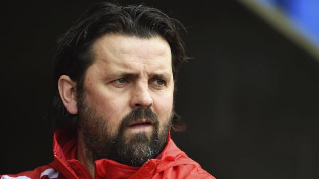 Dundee: Paul Hartley out to avoid Celtic title party at Dens Park