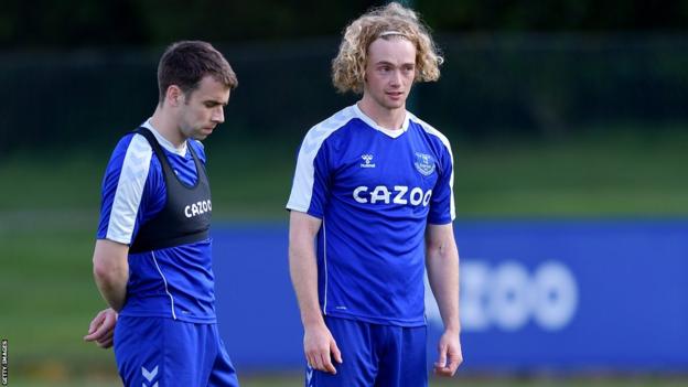 Seamus Coleman y Tom Davies