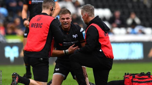 Gareth Anscombe receives treatment