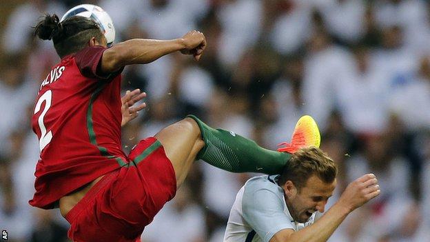 Bruno Alves challenge on Harry Kane